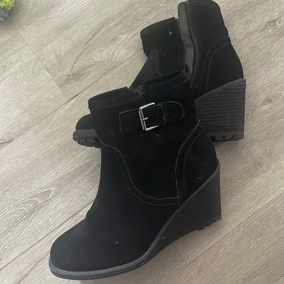 Women’s black booties - Picture 1 of 4